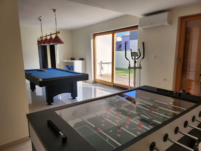 Image No.25-7 Bed Property for sale