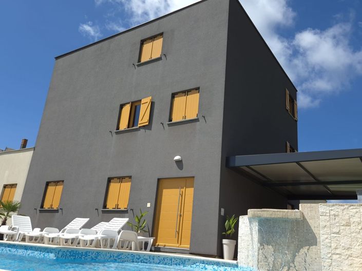 Image No.3-7 Bed Property for sale