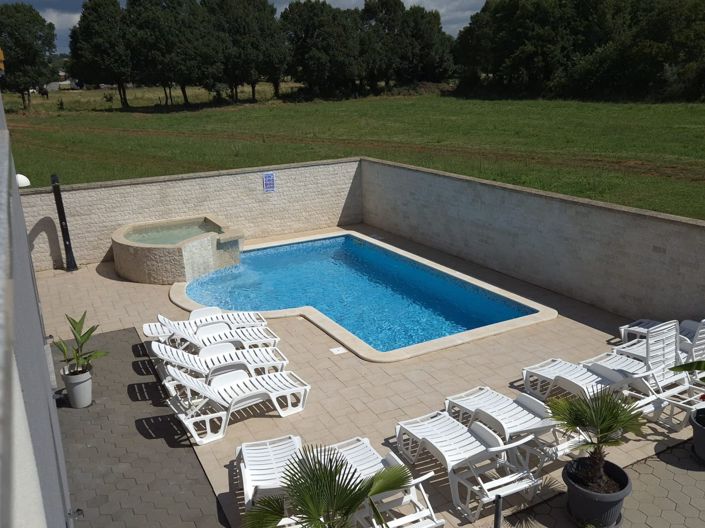 Image No.5-7 Bed Property for sale