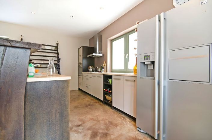 Image No.10-4 Bed Property for sale