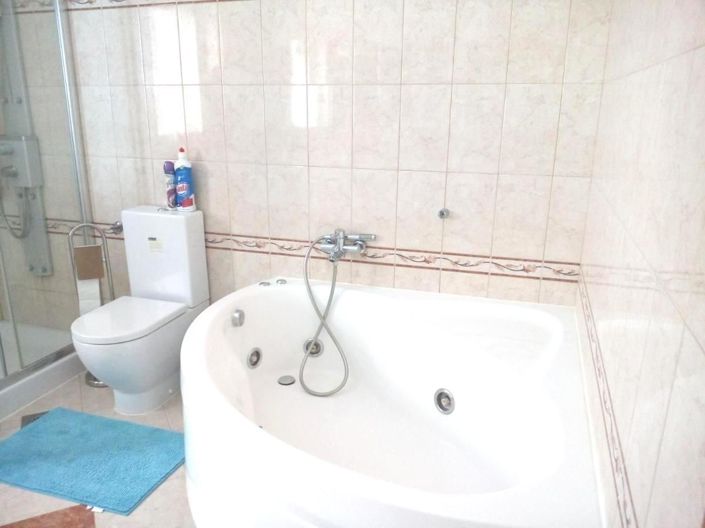 Image No.13-8 Bed Property for sale