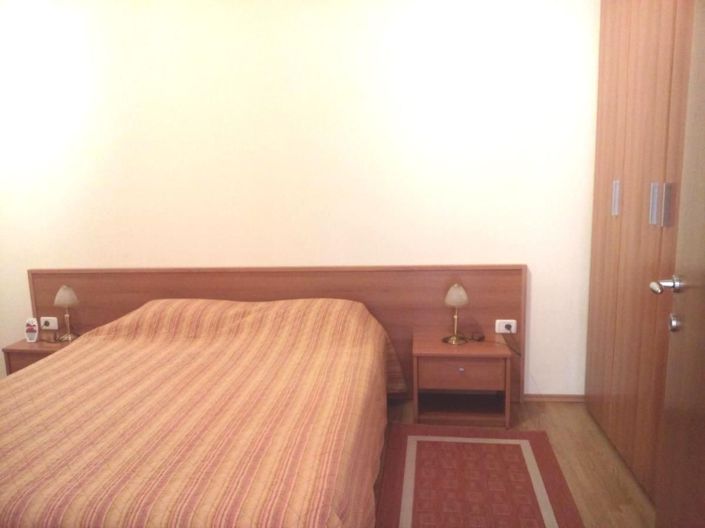 Image No.18-8 Bed Property for sale