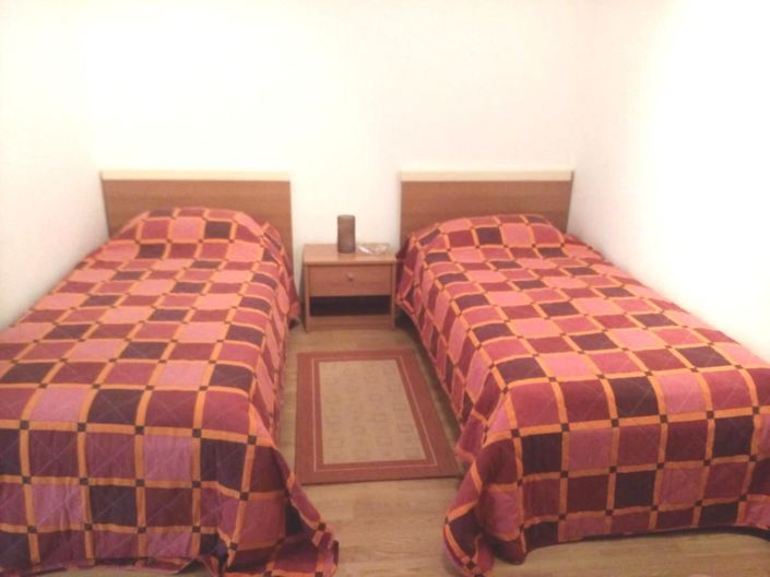 Image No.6-8 Bed Property for sale