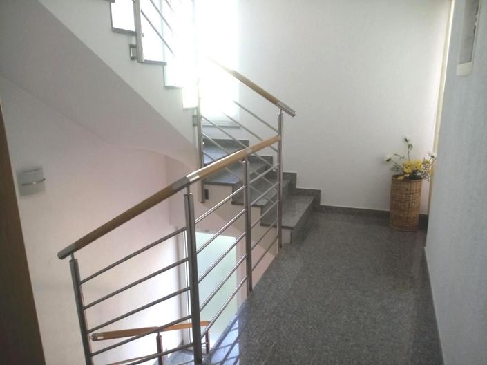 Image No.8-8 Bed Property for sale