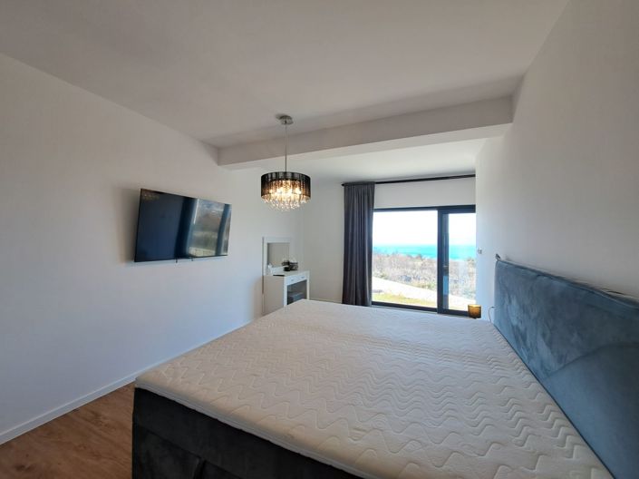 Image No.13-4 Bed Property for sale