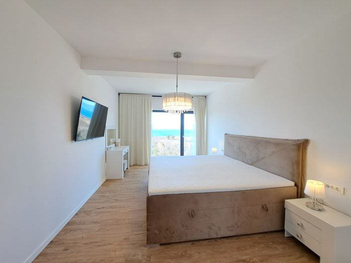 Image No.15-4 Bed Property for sale