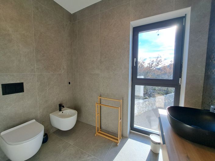 Image No.23-4 Bed Property for sale