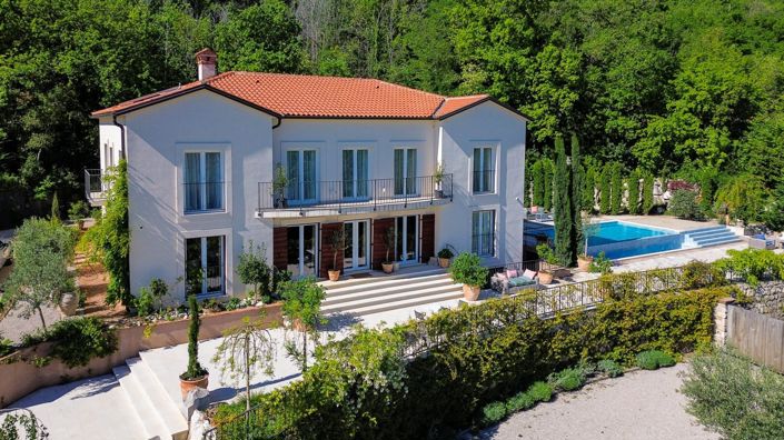 Image No.1-5 Bed Property for sale