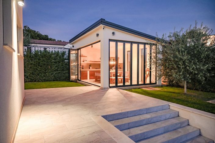 Image No.3-3 Bed Property for sale