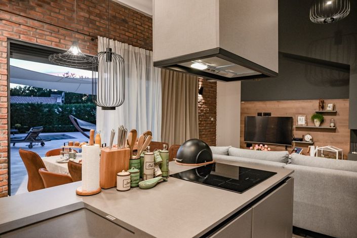 Image No.8-3 Bed Property for sale