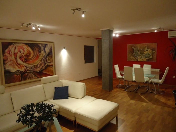 Image No.15-11 Bed Property for sale