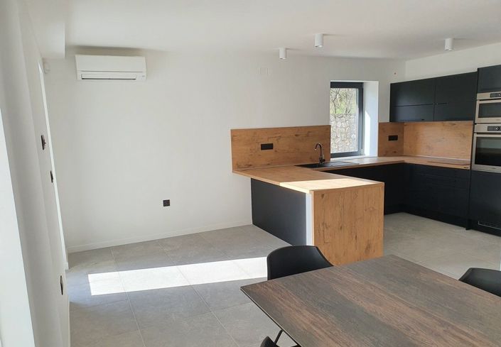 Image No.10-Propriété de 4 chambres à vendre à Kostrena