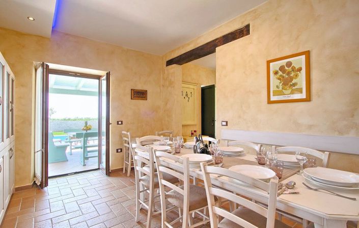 Image No.7-5 Bed Property for sale