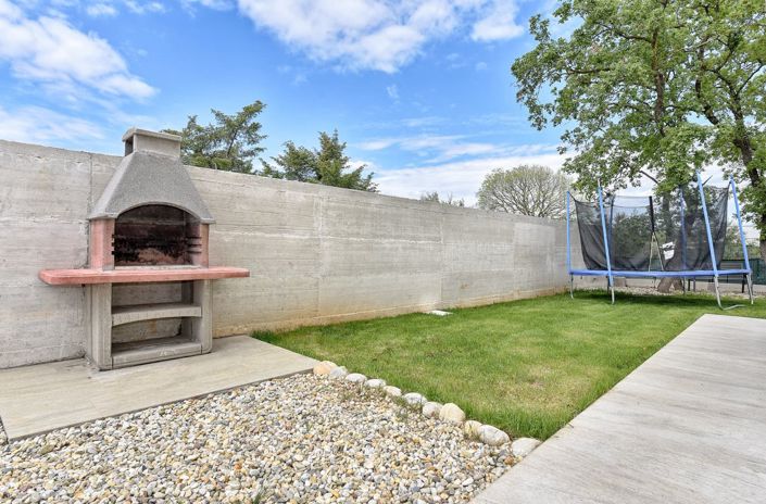 Image No.11-3 Bed Property for sale