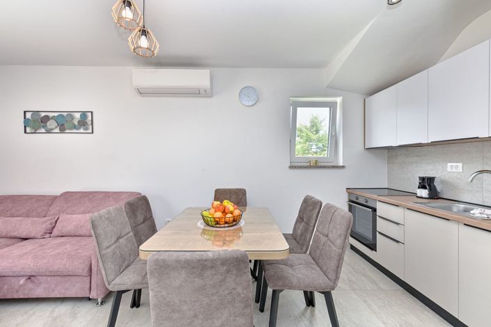 Image No.17-3 Bed Property for sale