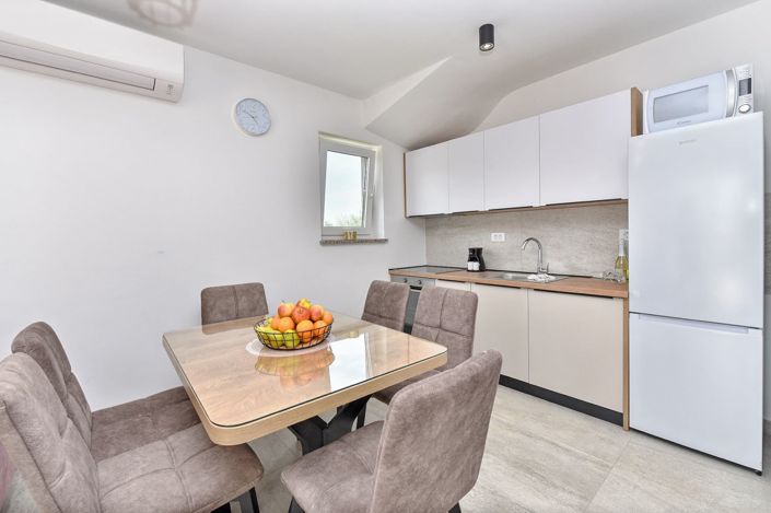 Image No.19-3 Bed Property for sale