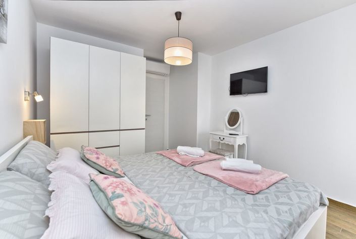 Image No.24-3 Bed Property for sale