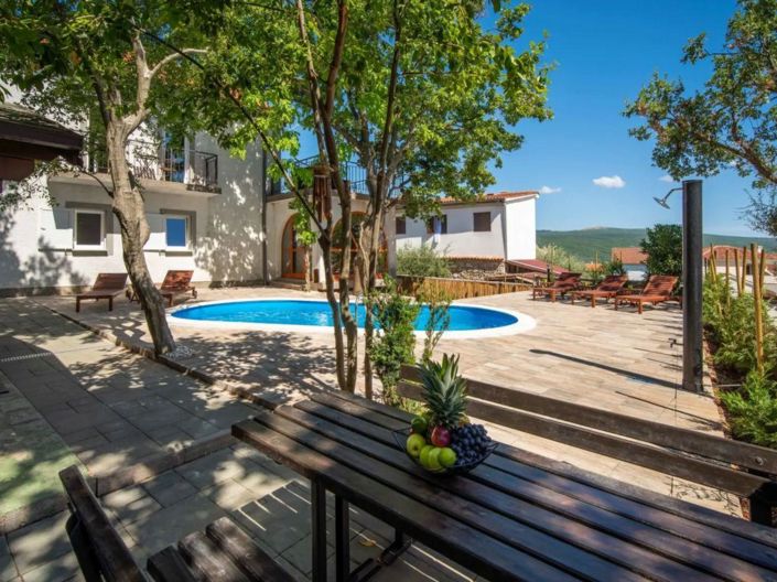 Image No.3-8 Bed Property for sale