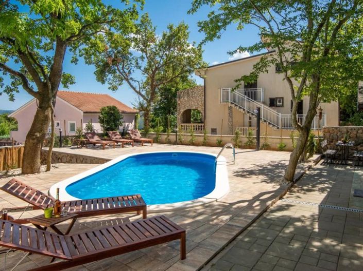 Image No.4-8 Bed Property for sale