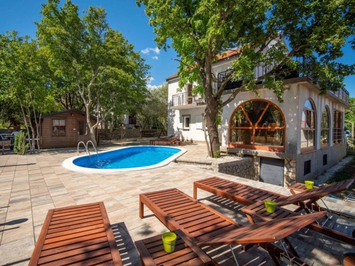 Image No.9-8 Bed Property for sale