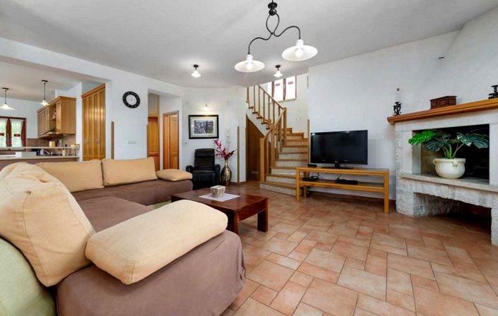 Image No.12-3 Bed Property for sale