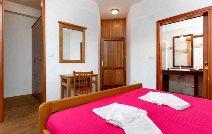 Image No.20-3 Bed Property for sale