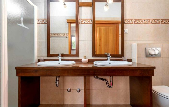 Image No.21-3 Bed Property for sale