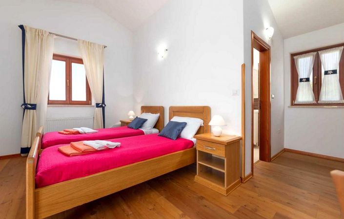 Image No.23-3 Bed Property for sale