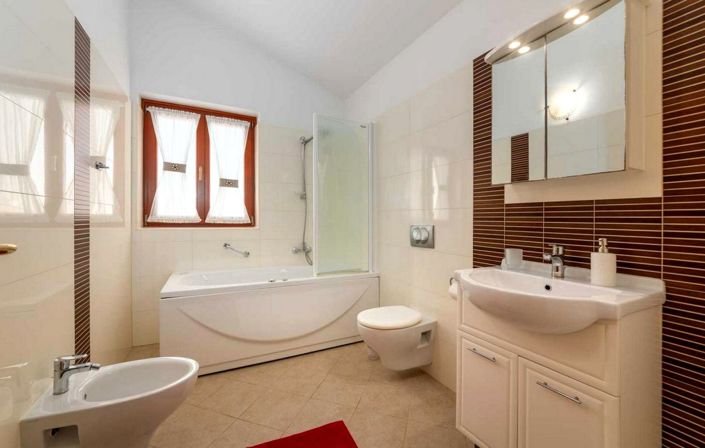 Image No.24-3 Bed Property for sale