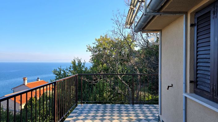 Image No.2-12 Bed Property for sale