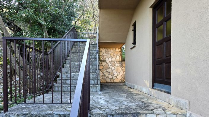 Image No.6-12 Bed Property for sale