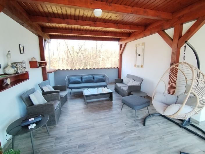 Image No.1-6 Bed Property for sale