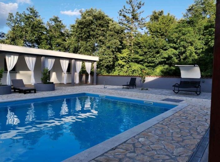 Image No.2-Propriété de 6 chambres à vendre à Croatie