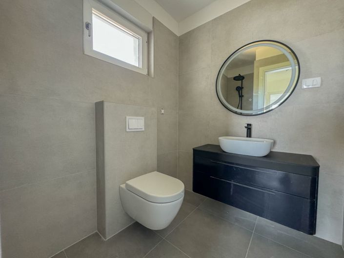 Image No.19-4 Bed Property for sale