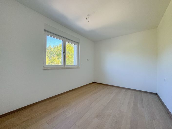 Image No.20-4 Bed Property for sale