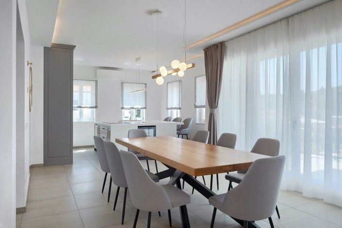 Image No.17-4 Bed Property for sale