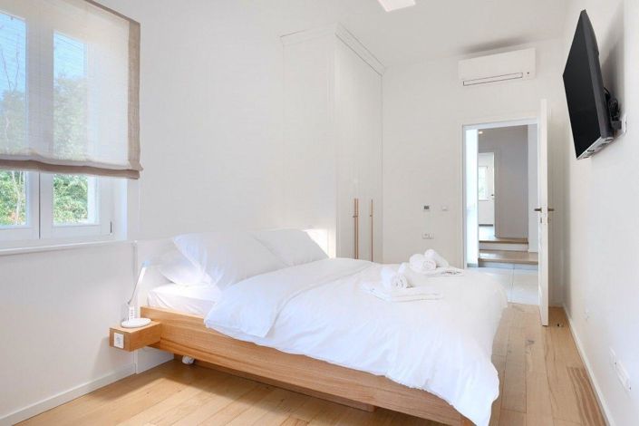 Image No.22-4 Bed Property for sale