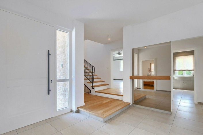 Image No.24-4 Bed Property for sale