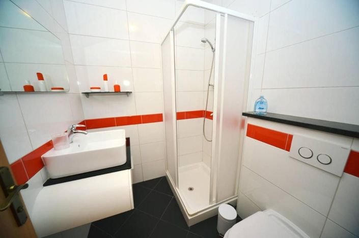 Image No.14-9 Bed Property for sale