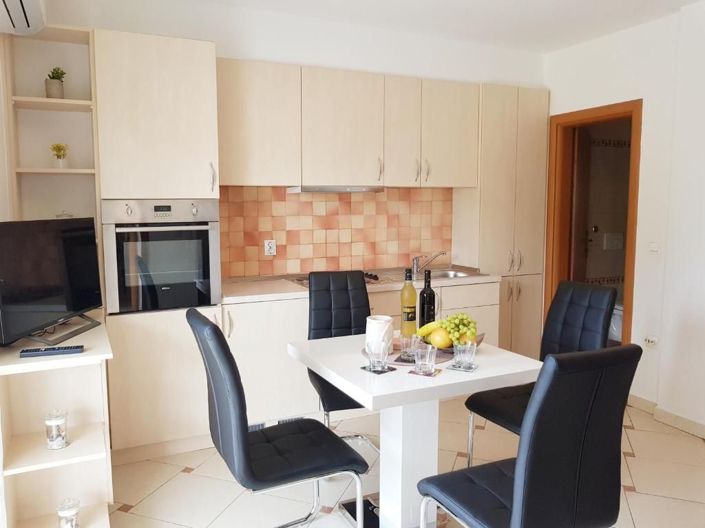 Image No.8-9 Bed Property for sale