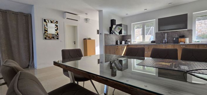 Image No.17-4 Bed Property for sale