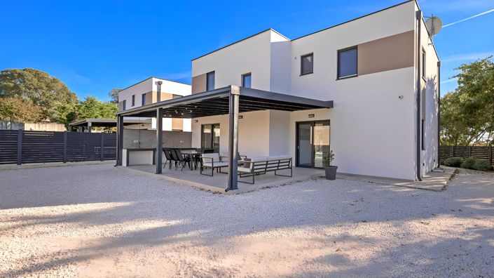 Image No.10-4 Bed Property for sale