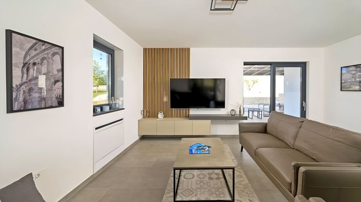 Image No.13-4 Bed Property for sale