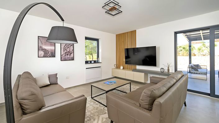 Image No.14-4 Bed Property for sale