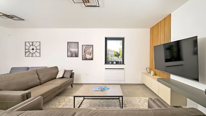 Image No.15-4 Bed Property for sale