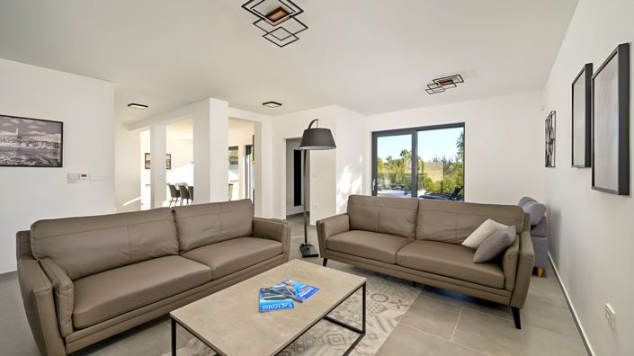 Image No.16-4 Bed Property for sale