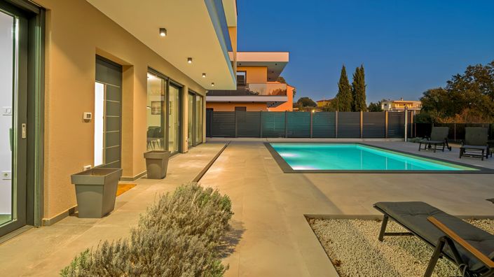 Image No.2-4 Bed Property for sale