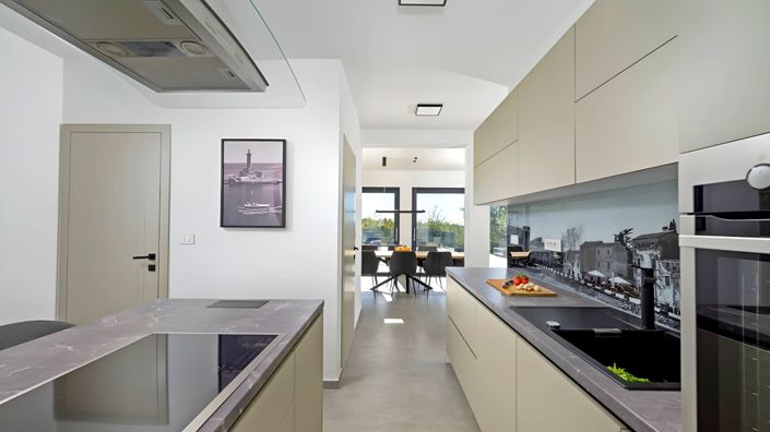 Image No.20-4 Bed Property for sale