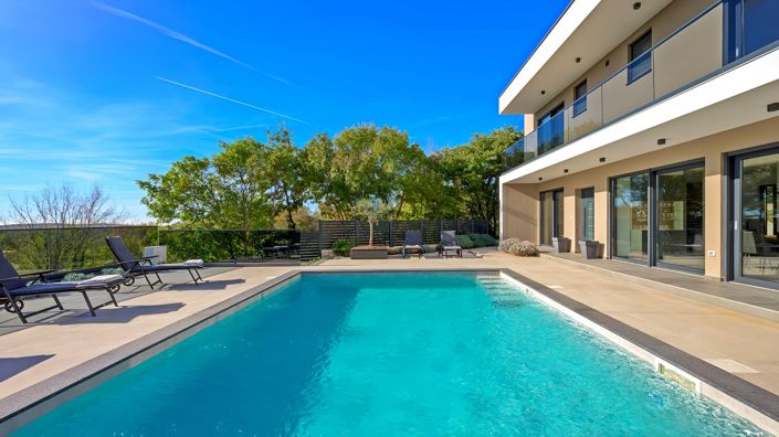 Image No.4-4 Bed Property for sale