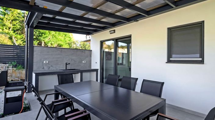 Image No.10-4 Bed Property for sale